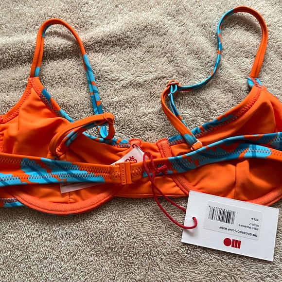 Ginger Bikini Top in Leaf Motif - Picture 2 of 4